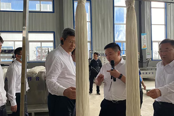 內(nèi)蒙古自治區(qū)黨委常委、通遼市委書記孟憲東攜考察團到一諾環(huán)境考察指導